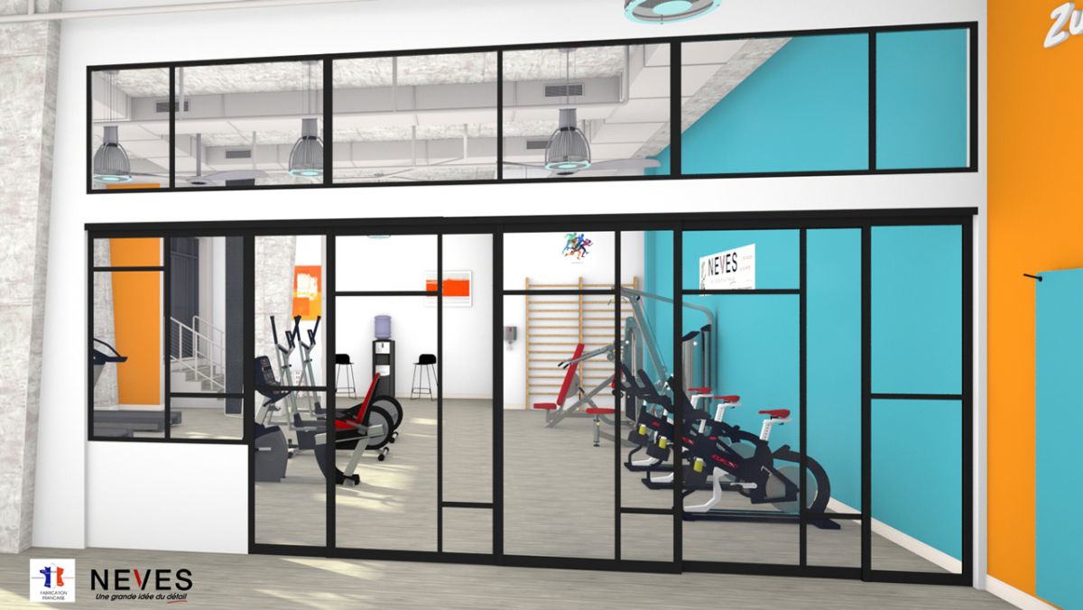 Ambiance salle de sport avec verrière en aluminium coulissante sur mesure Noir, fermée. Ambiance salle de sport avec verrière en aluminium coulissante sur mesure Noir, fermée.